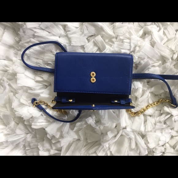 Crossbody Smartphone Wallet - Picture 5 of 7